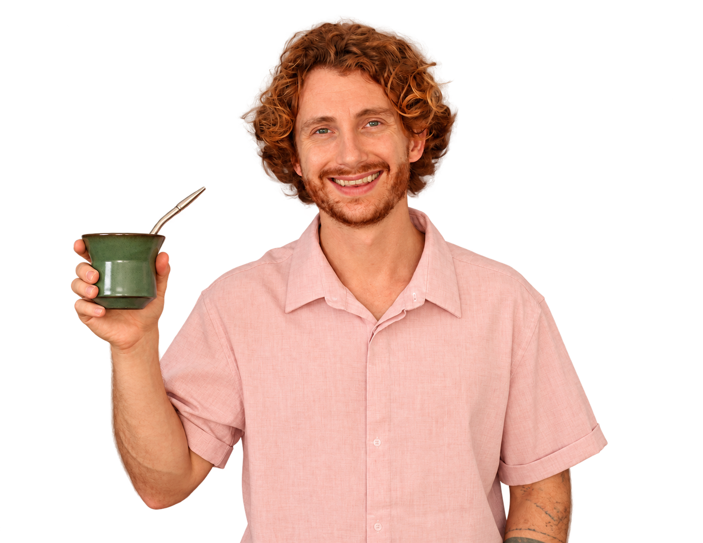 Zachary sonriendo y sosteniendo un mate